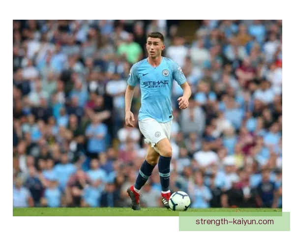 拉波尔特在曼城时期状态持续稳健，成为后防线核心。